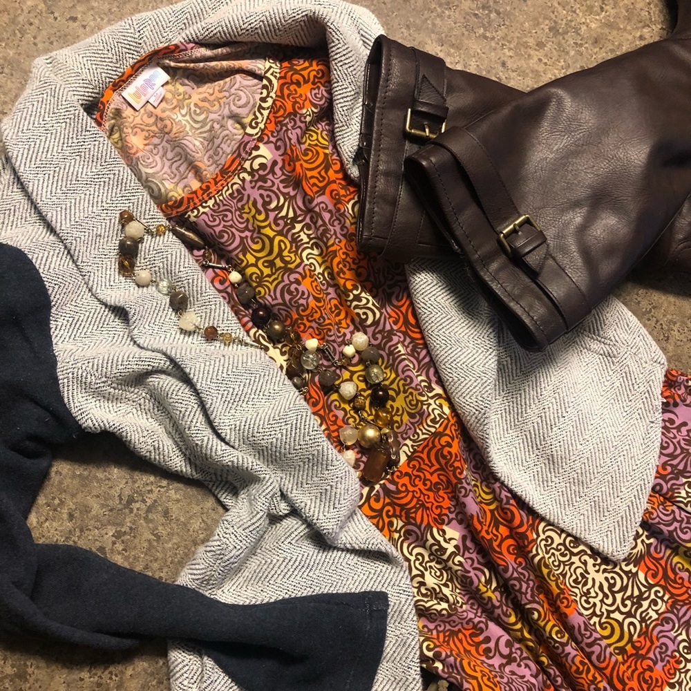 ❤️🎉HOST PICK🎉❤️- These colors! 😱 LuLaRoe Nicole